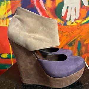 Elegant Tan and Purple Wedge Shoes